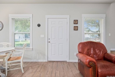 This fully furnished and turnkey 3-bed, 2-bath coastal cottage - photo 2