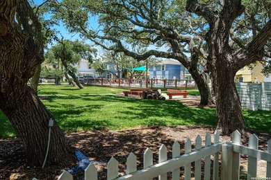 This fully furnished and turnkey 3-bed, 2-bath coastal cottage - photo 3