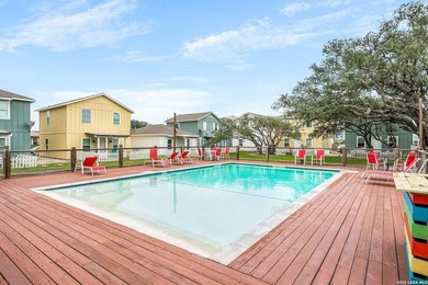 This fully furnished and turnkey 3-bed, 2-bath coastal cottage - photo 4