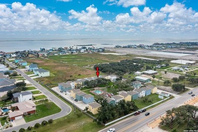 This fully furnished and turnkey 3-bed, 2-bath coastal cottage - photo 5