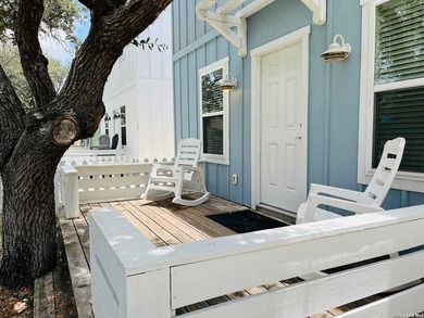 This fully furnished and turnkey 3-bed, 2-bath coastal cottage - photo 7