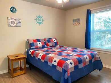 This fully furnished and turnkey 3-bed, 2-bath coastal cottage - photo 10