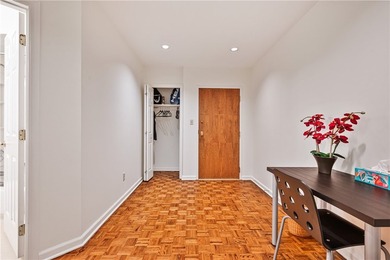 Welcome to the Village of Shadyside. One bedroom large luxury - photo 7