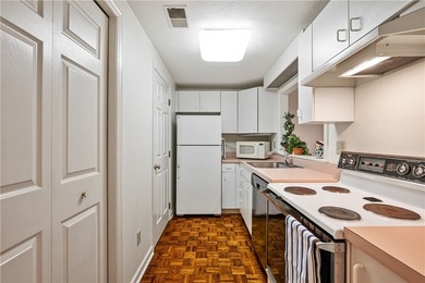 Welcome to the Village of Shadyside. One bedroom large luxury - photo 9