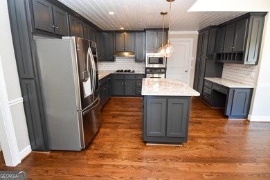 Welcome to refined golf course living in this beautifully - photo 23