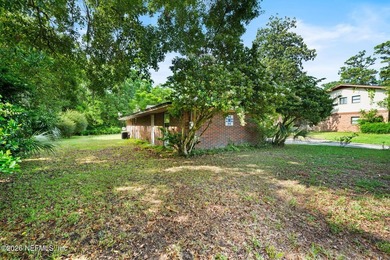 ****** Seller is offering $20,000 for repairs with an acceptable - photo 8