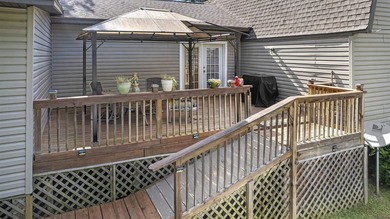 Experience lakeside living with two waterfront lots in the quiet - photo 33