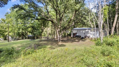 Experience lakeside living with two waterfront lots in the quiet - photo 39