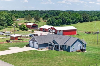 Beautiful 23-acre working cattle farm with fenced and - photo 1