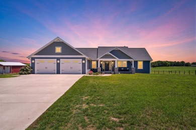 Beautiful 23-acre working cattle farm with fenced and - photo 2