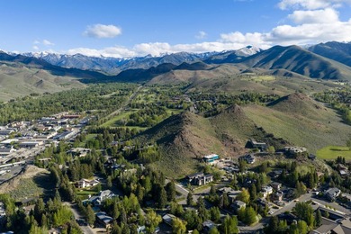 Perched on a coveted slope of Knob Hill, this exceptional parcel - photo 17