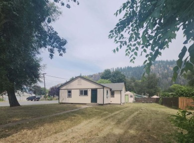 Lake Roosevelt Home For Sale in Kettle Falls Washington