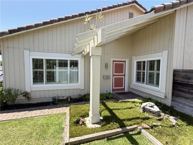 Just one mile from the beach, this immaculate and move-in ready - photo 4