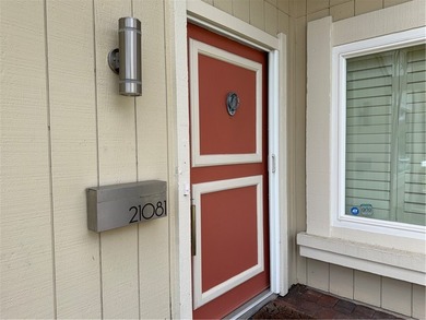 Just one mile from the beach, this immaculate and move-in ready - photo 5