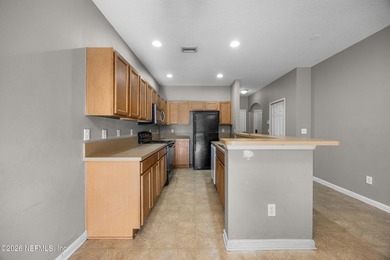 Rare opportunity to own in this highly desirable gated community - photo 8