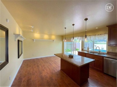 Just one mile from the beach, this immaculate and move-in ready - photo 10