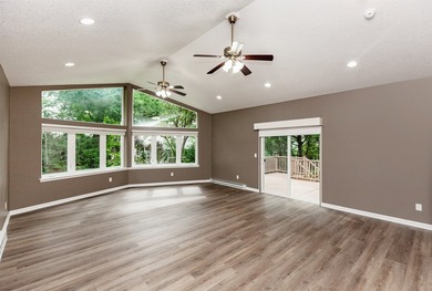 WOW...this is a MUST SEE! 5,200 finished sq. ft. of beautifully - photo 8