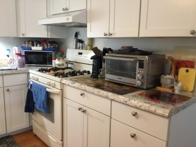 Welcome home to this lovely FURNISHED two-bedroom, one-bath - photo 12