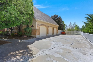 A home of this size, presence, and location doesn't come along - photo 15