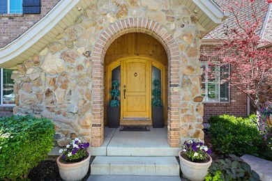 A home of this size, presence, and location doesn't come along - photo 16