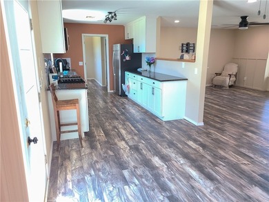 This is a great time of year to put a lake house under contract! - photo 20