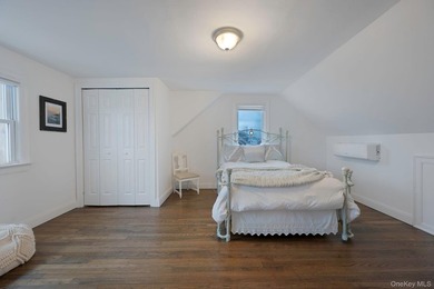 Welcome to this beautifully renovated 4-bedroom, 2-bath - photo 22