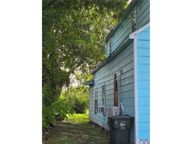 Large Tri-Plex! Two one-bedroom units downstairs with a large - photo 3