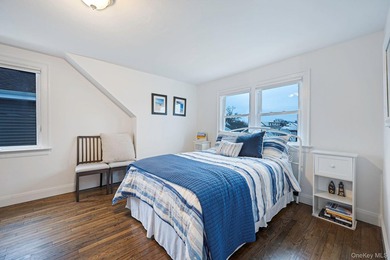 Welcome to this beautifully renovated 4-bedroom, 2-bath - photo 23