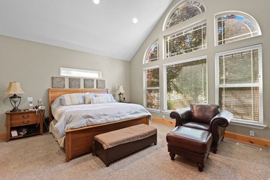 A home of this size, presence, and location doesn't come along - photo 23
