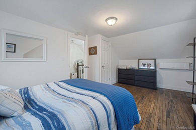 Welcome to this beautifully renovated 4-bedroom, 2-bath - photo 24