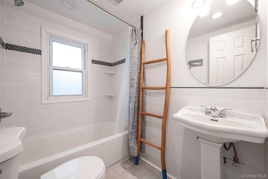Welcome to this beautifully renovated 4-bedroom, 2-bath - photo 25
