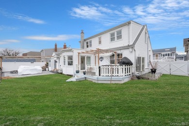 Welcome to this beautifully renovated 4-bedroom, 2-bath - photo 26