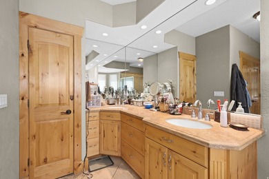 A home of this size, presence, and location doesn't come along - photo 26