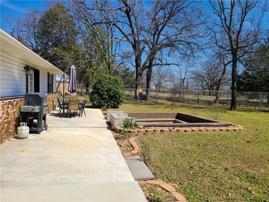 This is a great time of year to put a lake house under contract! - photo 28