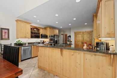 A home of this size, presence, and location doesn't come along - photo 36