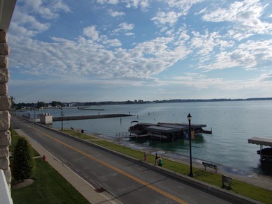 Lake Side 3Rd floor 2 Bedroom 2 Bath condo. Heated Pool! NO - photo 2