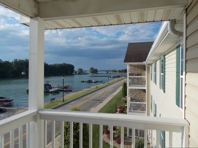 Lake Side 3Rd floor 2 Bedroom 2 Bath condo. Heated Pool! NO - photo 4