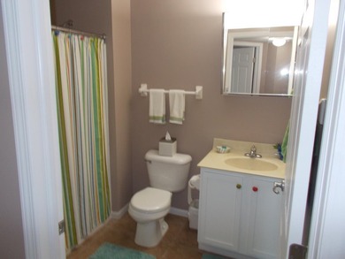 Lake Side 3Rd floor 2 Bedroom 2 Bath condo. Heated Pool! NO - photo 6