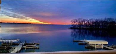Lake Side 3Rd floor 2 Bedroom 2 Bath condo. Heated Pool! NO - photo 7