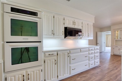 Rare opportunity to own this beautiful home in one of Ennis' - photo 14
