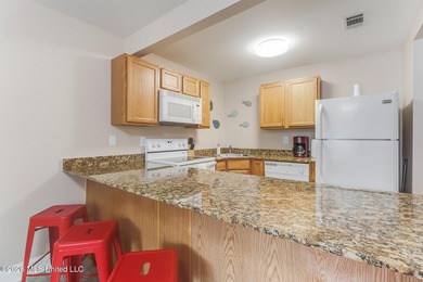 Prime turnkey condo in the heart of Biloxi, ideally located near - photo 4