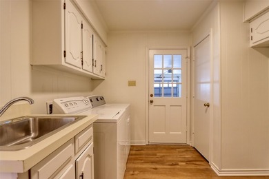 Rare opportunity to own this beautiful home in one of Ennis' - photo 28