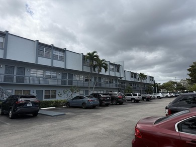Great location and schools. 2 bedrooms & 2.5 half bathroom - photo 38