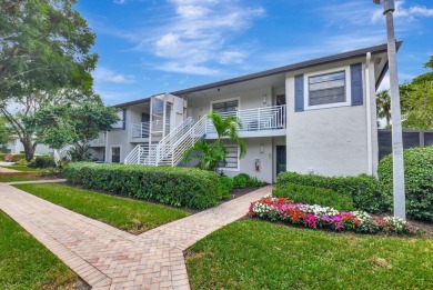 Lake Condo For Sale in Boynton Beach, Florida