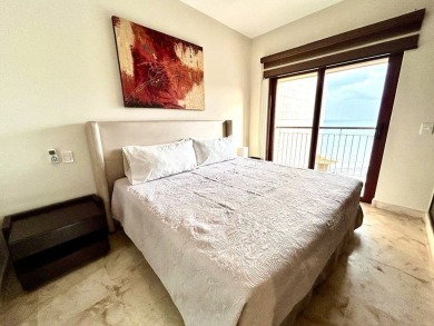 Superb beachfront apartment in Playa del Carmen, offering