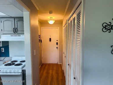 This beautifully one-bedroom, partially furnished refreshed - photo 3