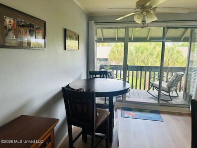 This beautifully one-bedroom, partially furnished refreshed - photo 5