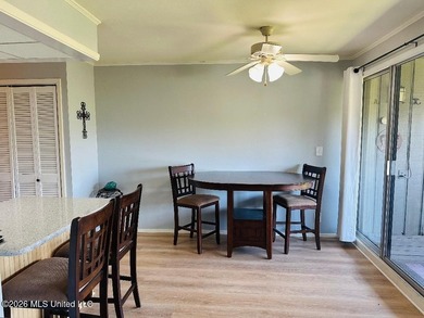 This beautifully one-bedroom, partially furnished refreshed - photo 6