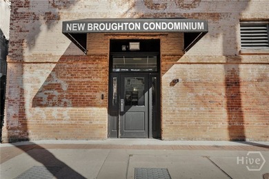 Experience sleek, stylish downtown living at 310 W Broughton - photo 2