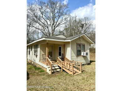Welcome to 313 Josephine Street in the heart of Gloster - photo 1